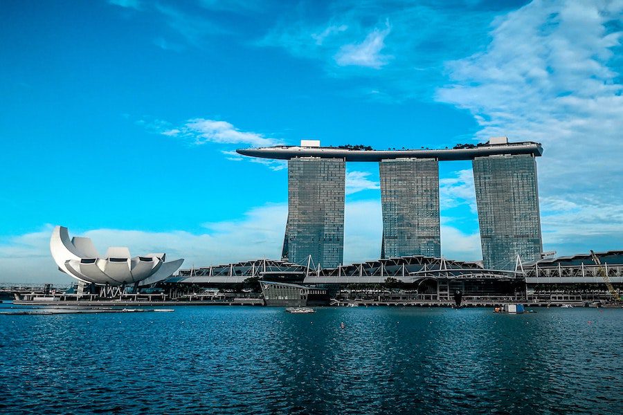シンガポール、ビザの画期的な見直しを発表。外国人労働者と企業にポイント制を適用